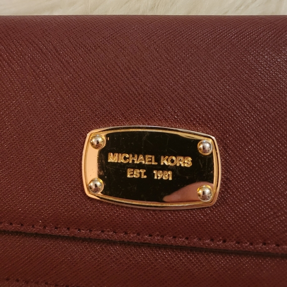 Michael Kors burgandy leather wallet - Picture 3 of 9